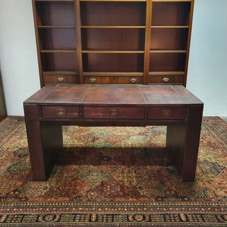 Uniek Chesterfield bureau volledig van leer