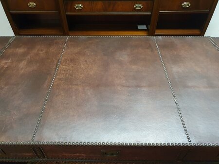 Uniek Chesterfield bureau volledig van leer