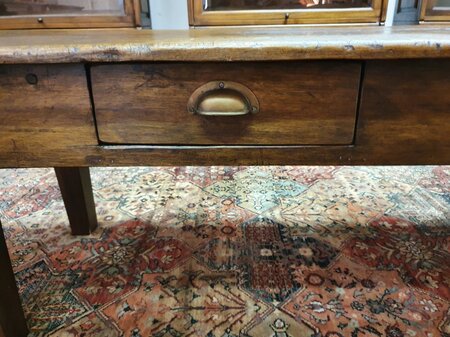 Antieke koloniale sidetable