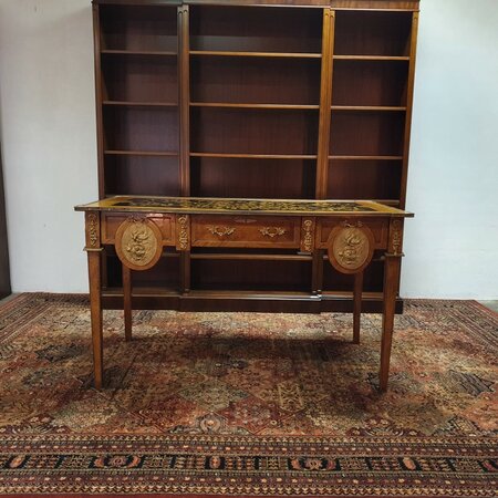 Antieke Franse schrijftafel met inlegwerk en bronzen ornamenten