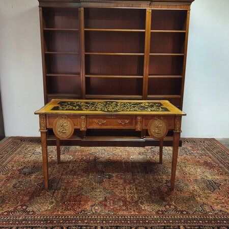 Antieke Franse schrijftafel met inlegwerk en bronzen ornamenten