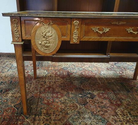 Antieke Franse schrijftafel met inlegwerk en bronzen ornamenten