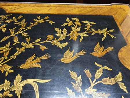 Antieke Franse schrijftafel met inlegwerk en bronzen ornamenten