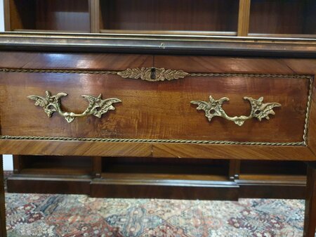 Antieke Franse schrijftafel met inlegwerk en bronzen ornamenten