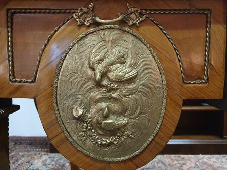 Antieke Franse schrijftafel met inlegwerk en bronzen ornamenten
