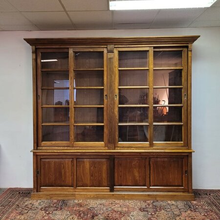 Antieke bibliotheek boekenkast