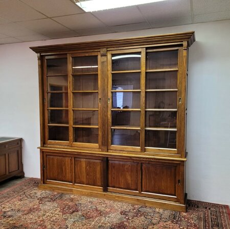 Antieke bibliotheek boekenkast