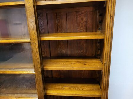 Antieke bibliotheek boekenkast