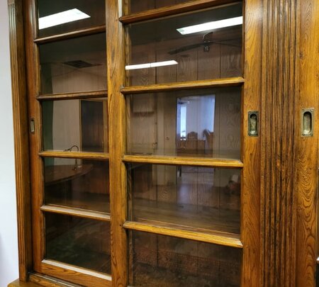 Antieke bibliotheek boekenkast