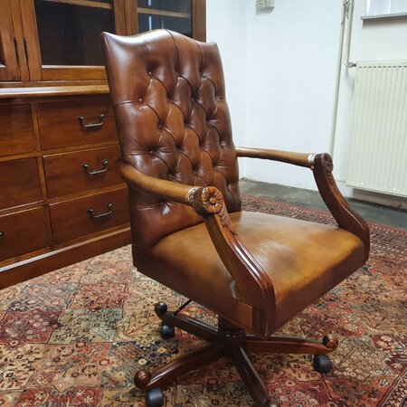 Antieke Chesterfield Gainsborough bureaustoel cognac bruin