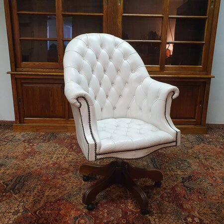 Antieke Chesterfield Director chair bureaustoel wit