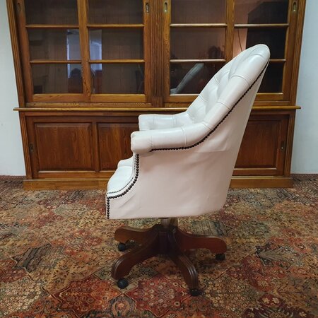 Antieke Chesterfield Director chair bureaustoel wit