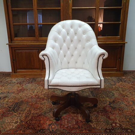 Antieke Chesterfield Director chair bureaustoel wit