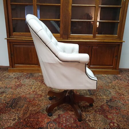 Antieke Chesterfield Director chair bureaustoel wit