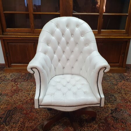 Antieke Chesterfield Director chair bureaustoel wit