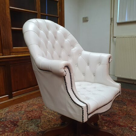 Antieke Chesterfield Director chair bureaustoel wit