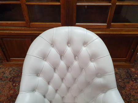 Antieke Chesterfield Director chair bureaustoel wit