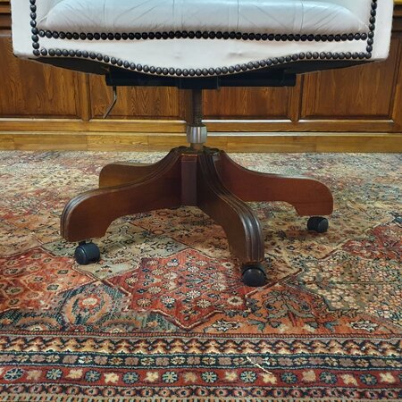 Antieke Chesterfield Director chair bureaustoel wit
