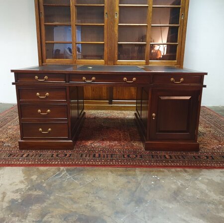 Klassiek Engels partnerdesk bureau