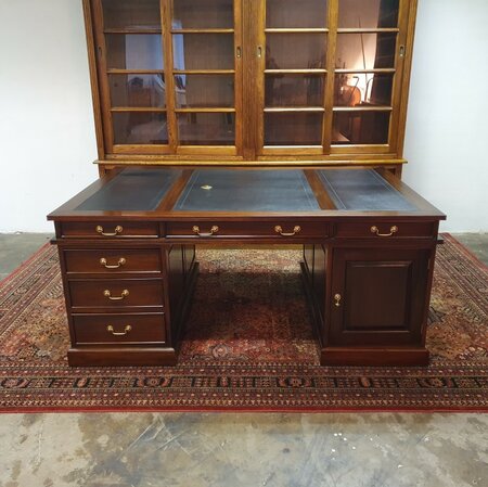 Klassiek Engels partnerdesk bureau
