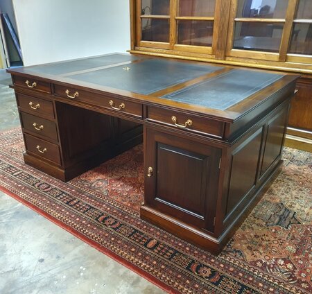Klassiek Engels partnerdesk bureau