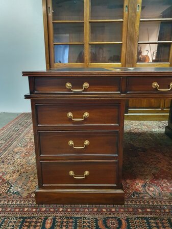 Klassiek Engels partnerdesk bureau