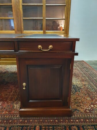 Klassiek Engels partnerdesk bureau
