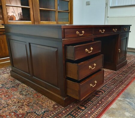 Klassiek Engels partnerdesk bureau