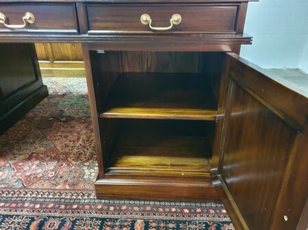 Klassiek Engels partnerdesk bureau