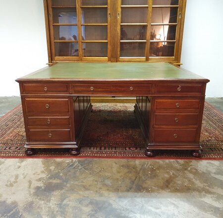 Antiek chesterfield mahonie bureau