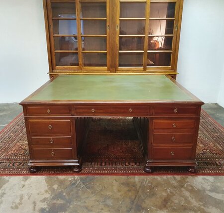 Antiek chesterfield mahonie bureau