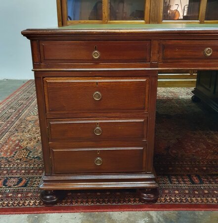 Antiek chesterfield mahonie bureau