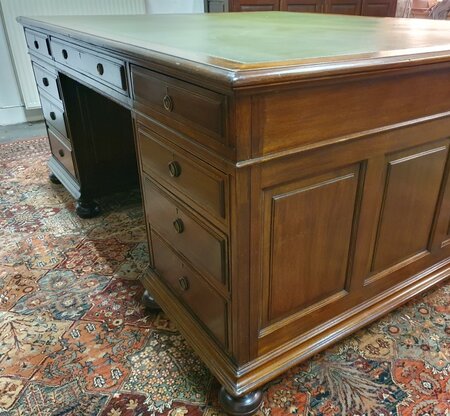 Antiek chesterfield mahonie bureau
