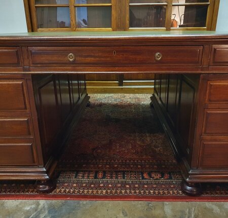 Antiek chesterfield mahonie bureau