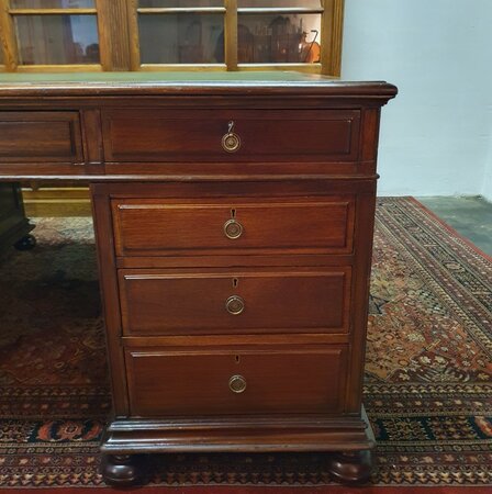 Antiek chesterfield mahonie bureau