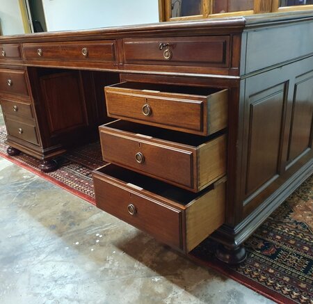 Antiek chesterfield mahonie bureau