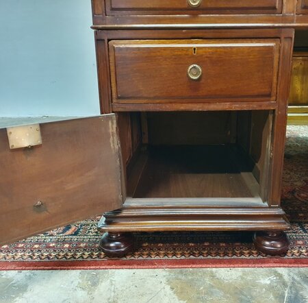 Antiek chesterfield mahonie bureau