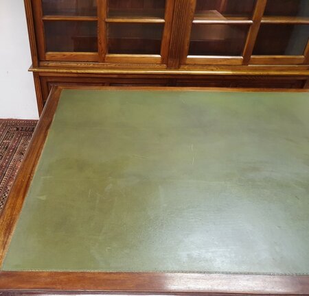 Antiek chesterfield mahonie bureau