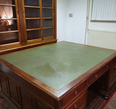 Antiek chesterfield mahonie bureau