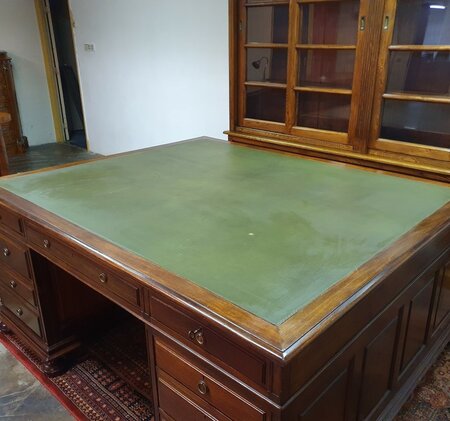 Antiek chesterfield mahonie bureau