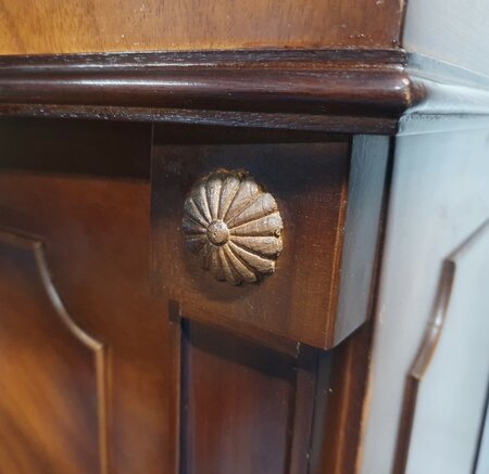 Engelse Chesterfield mahonie bar met barkrukken
