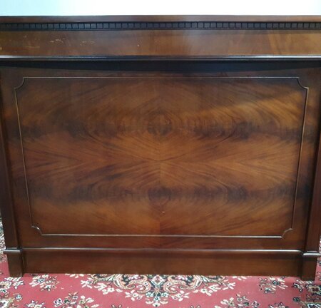 Engelse Chesterfield mahonie bar met barkrukken