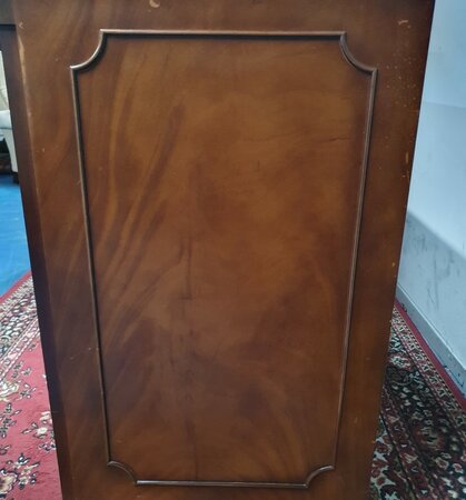 Engelse Chesterfield mahonie bar met barkrukken