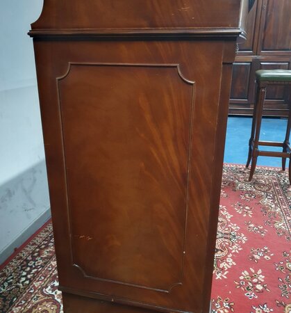 Engelse Chesterfield mahonie bar met barkrukken