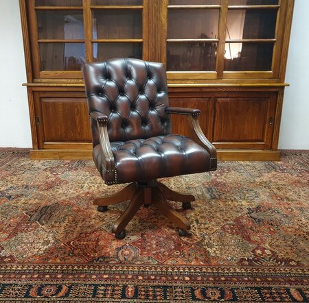 Antieke Chesterfield Gainsborough bureaustoel Oxblood