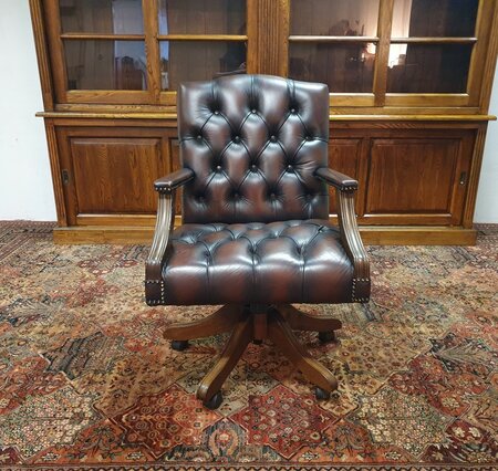 Antieke Chesterfield Gainsborough bureaustoel Oxblood