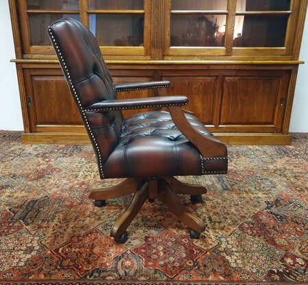 Antieke Chesterfield Gainsborough bureaustoel Oxblood