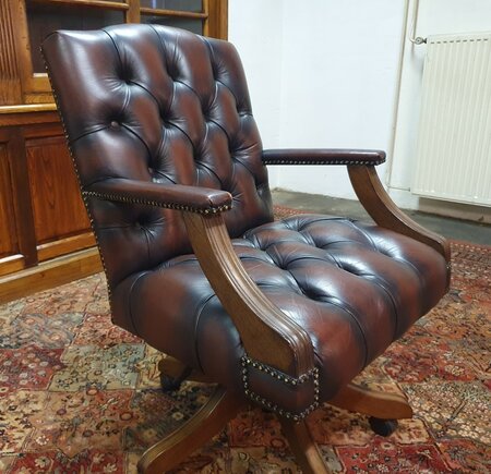 Antieke Chesterfield Gainsborough bureaustoel Oxblood