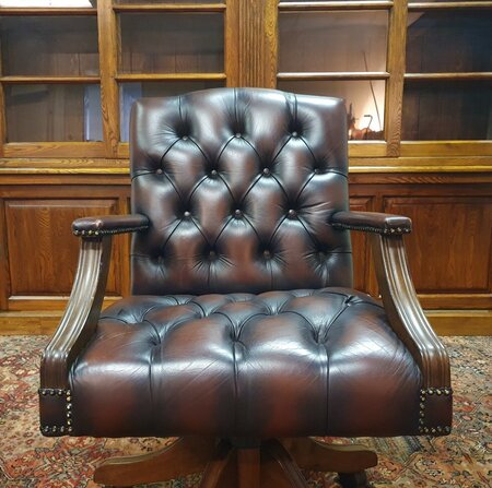 Antieke Chesterfield Gainsborough bureaustoel Oxblood