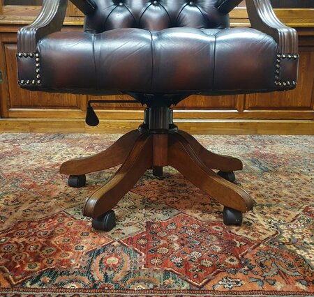 Antieke Chesterfield Gainsborough bureaustoel Oxblood